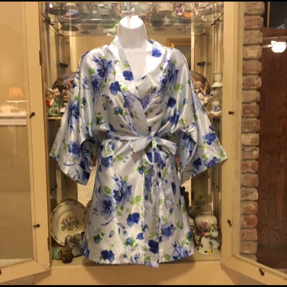 VINTAGE GABRIELLE INTIMATES BLUE FLORAL GOWN ROBE